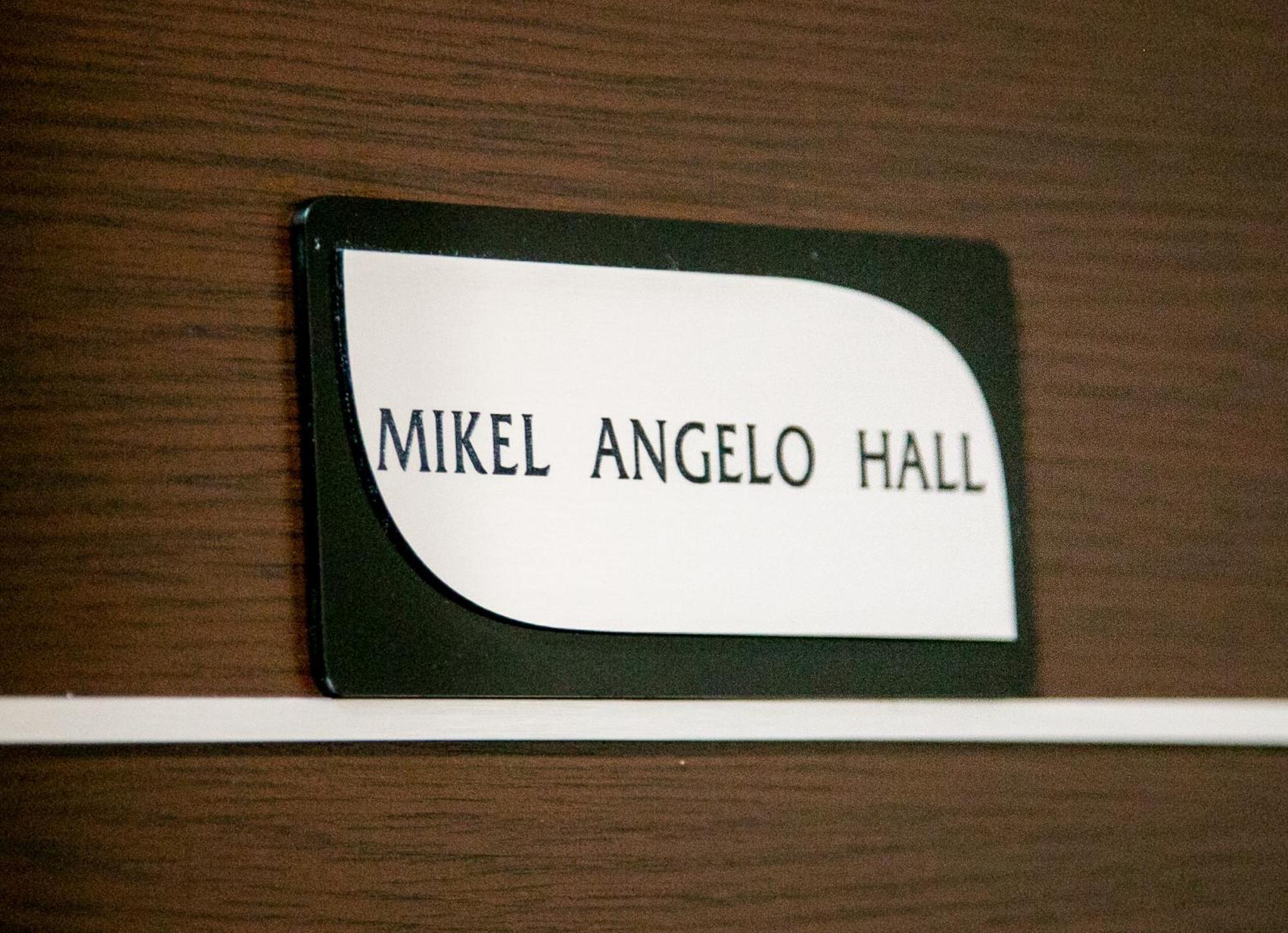 Mikel Angelo Hall 세레스 외부 사진